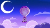 Воздушный шар на фоне ночного неба