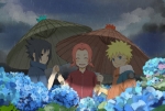 Саске, Сакура и Наруто под зонтиками
