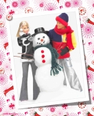 Барби и Кен лепят снеговика
