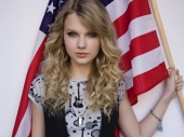 Тейлор Свифт с американским флагом