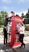One Direction и телефонная будка