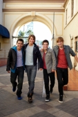 Kendall, James, Carlos и Logan