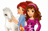 Мия и Оливия ухаживают за лошадкой