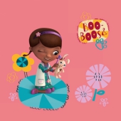 Дотти ветеринар обследует зайчика