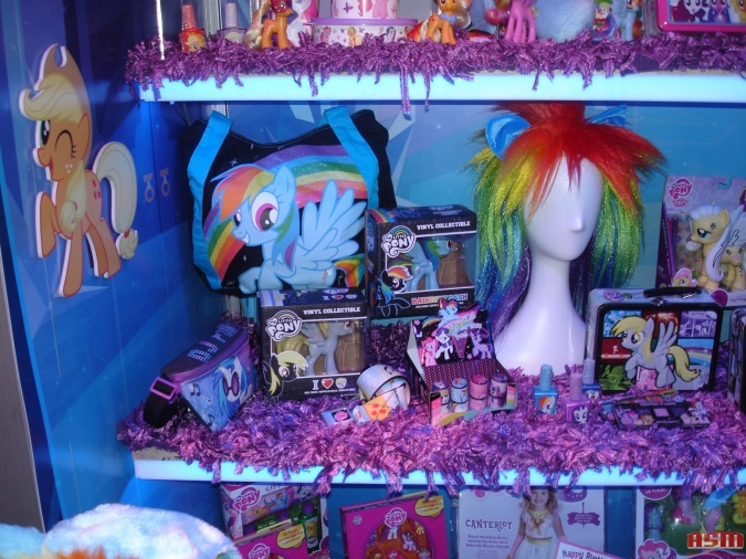 Фотографии с выставки игрушек 2013 года, стенд Hasbro Дружба это Чудо