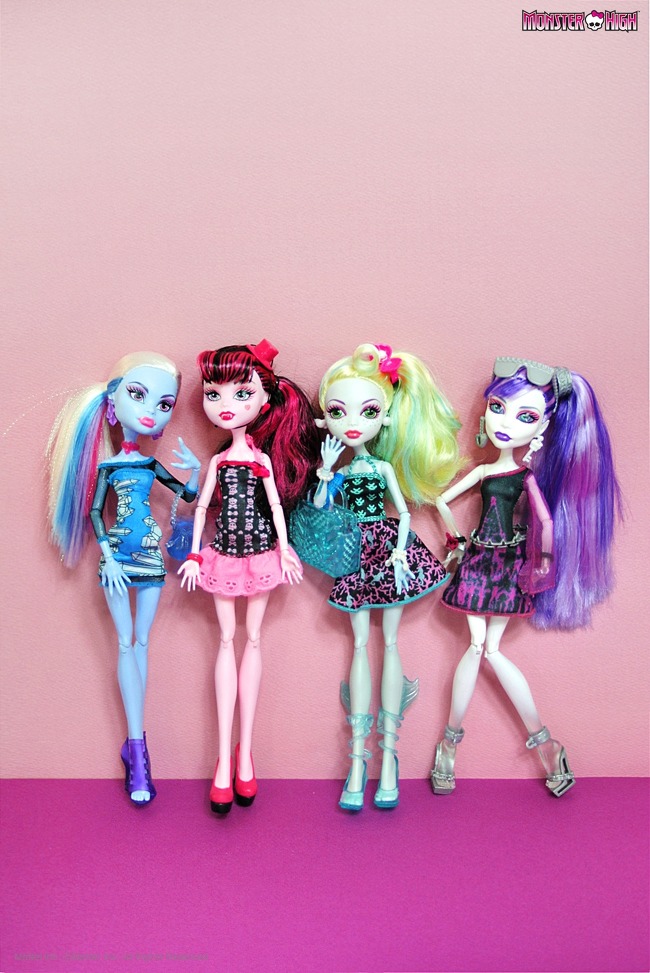 Куклы в одежде Basic Fashion Packs: Draculaura, Lagoona, Spectra & Abbey