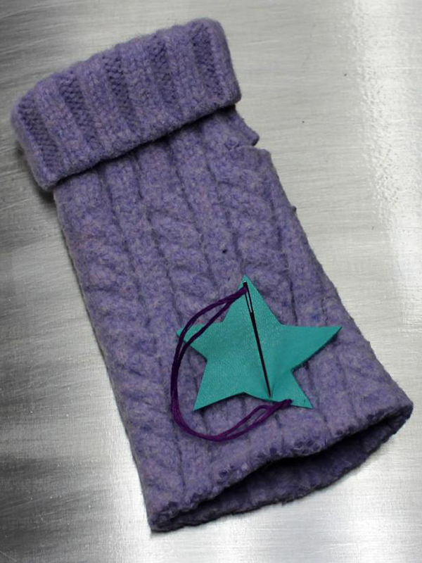 Поделки: перчатки без пальчиков из старого свитера