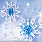 Поделки: Снежинки из бисера