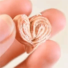 Поделки из полимерной глины: лепим булочку в форме сердечка