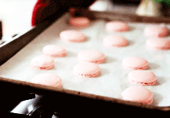Процесс создания печенья макарунс (макаронс) в гифках