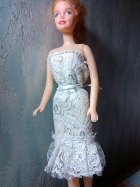 Начинаем шить красивое платье для куклы своими руками