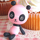 Маленькая панда - большая любительница сладостей