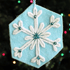 Поделки: Снежинка из фетра на ёлку своими руками