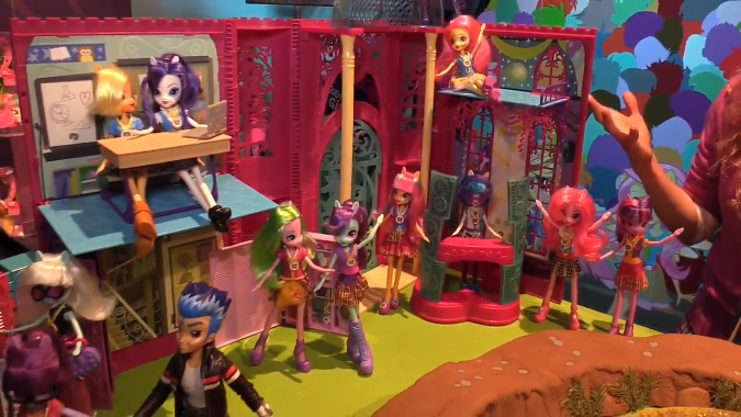 Дружба это Чудо и Девушки Эквестрии: Новые куклы и игрушки