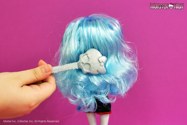Как выпрямить волосы кукле