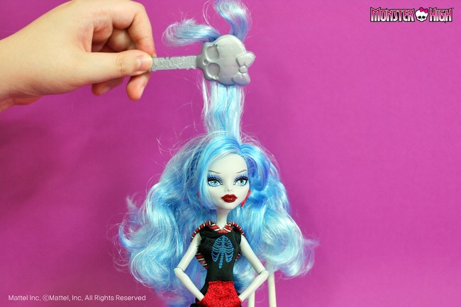 Как выпрямить волосы кукле