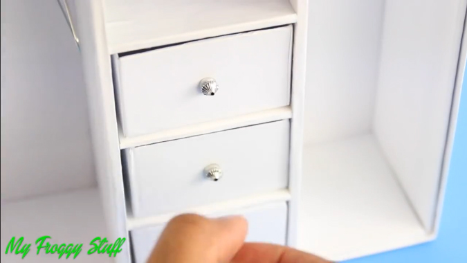 Мебель для кукол своими руками: Как сделать шкаф гардероб