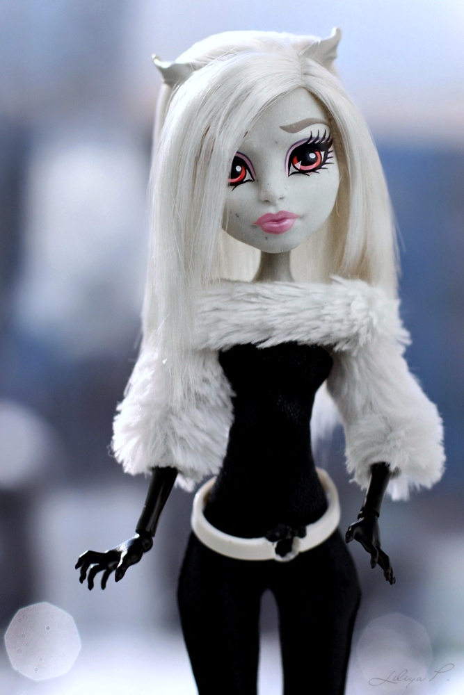 Кастомизированная кукла Рошель: Зимняя красавица