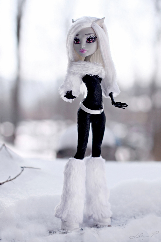 Кастомизированная кукла Рошель: Зимняя красавица