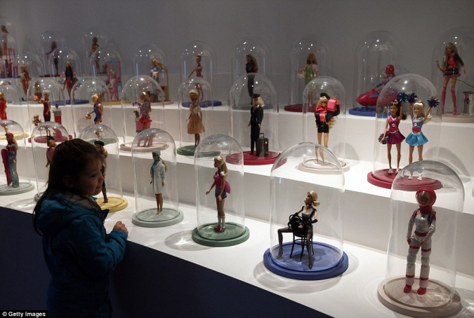 Выставка Барби в музее декоративно-прикладного искусства Парижа