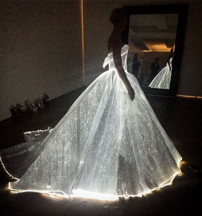 Светящееся Платье: Мечта для современных Золушек