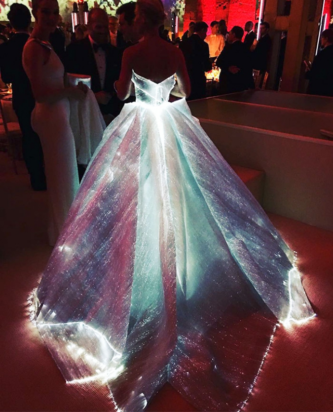 Светящееся Платье: Мечта для современных Золушек