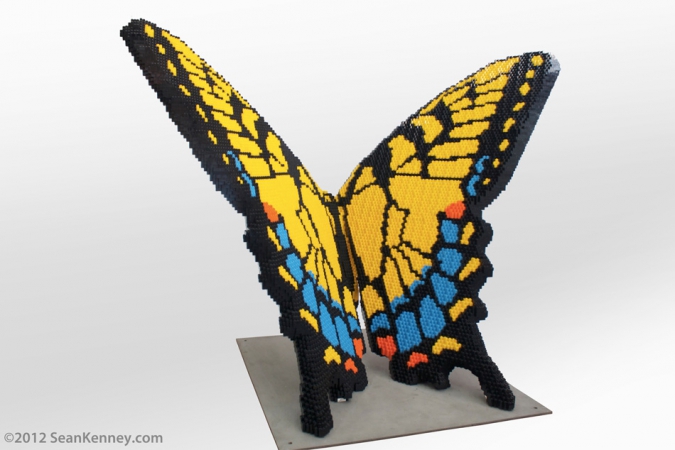 Необычные скульптуры животных из кубиков Лего