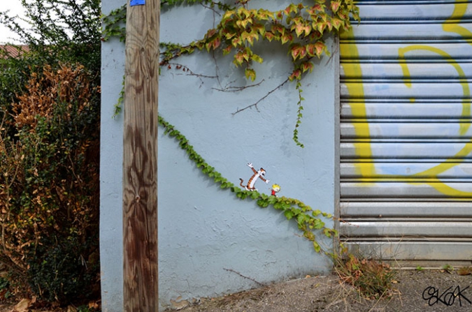 Уличное граффити, идеально вписавшееся в окружающую среду
