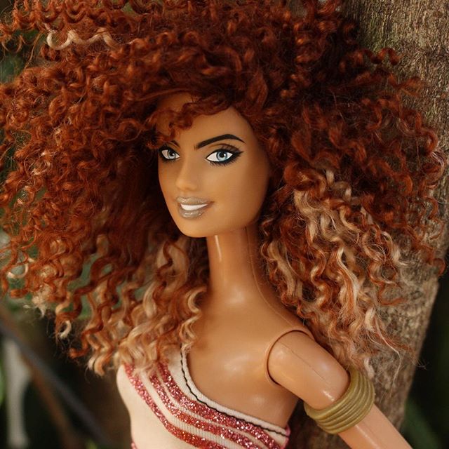 Супер реалистичные и очень красивые прически для кукол от бразильского дизайнера