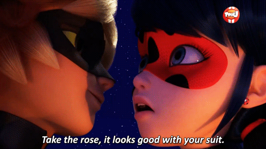 Супер Кот дарит розу и целует Леди Баг