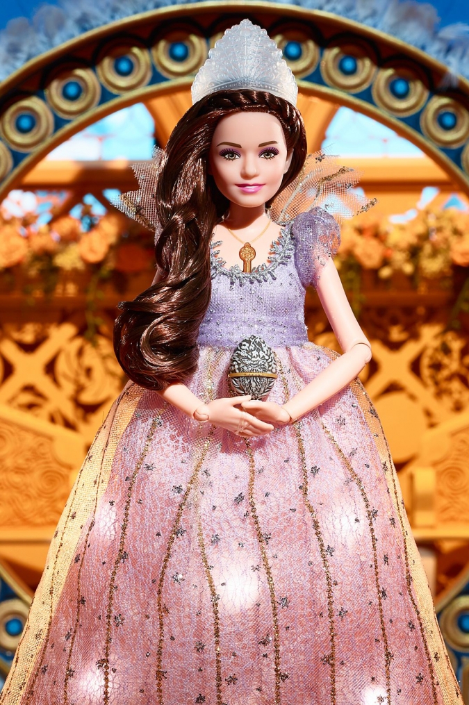 Барби Клара в светящемся платье Щелкунчик и четыре Королевства