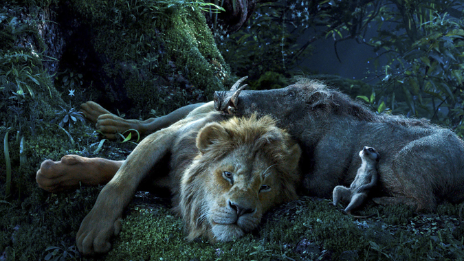 Король Лев 2019 кадр из фильма с Тимоном, Пумбой и Симбой